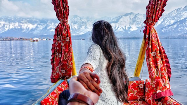 Kashmir Honeymoon Packages
