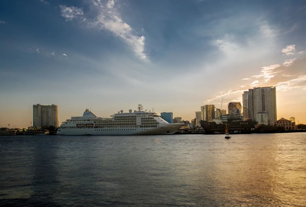 5 Nights 6 Days Singapore to Hong Kong Aboard Star Voyager Cruise