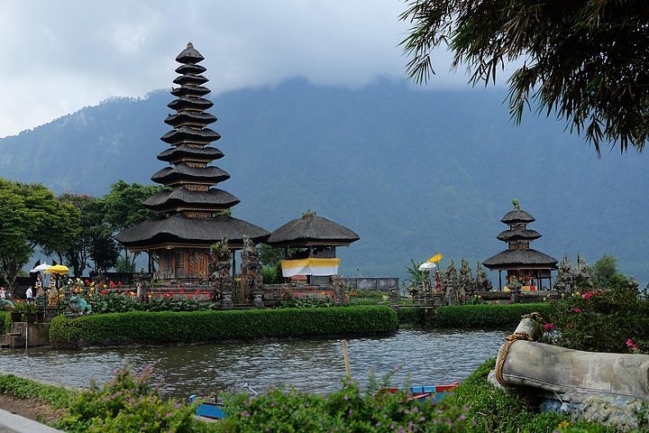 Ulun Danu Beratan Temple - Bali Tour Packages from Vadodara 