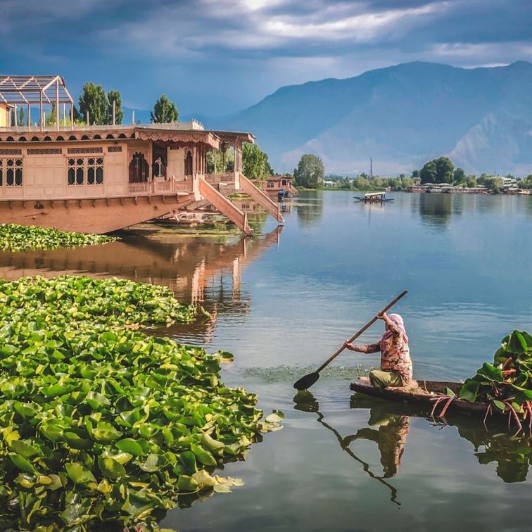 Kashmir Tour Package From Ahmedabad 