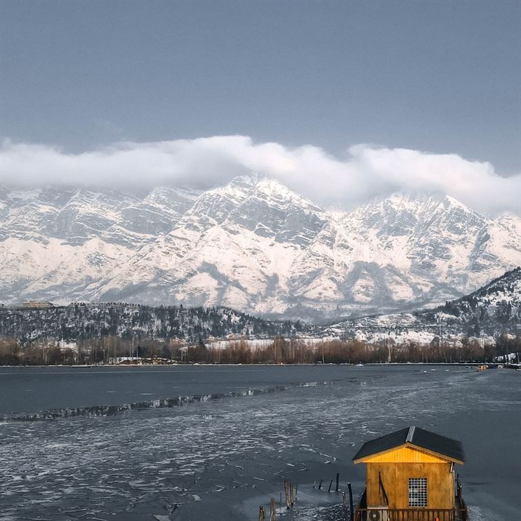 Kashmir Tour Package From Ahmedabad 
