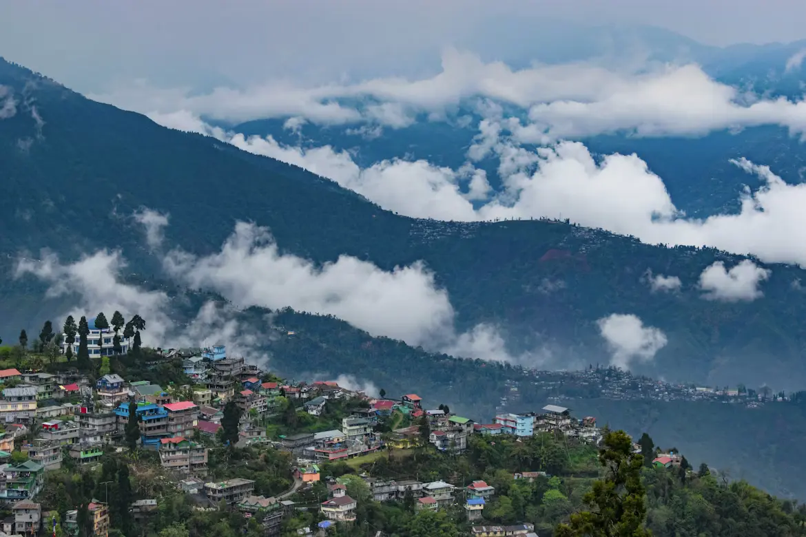 Top 10 Places to Visit in Darjeeling 2025
