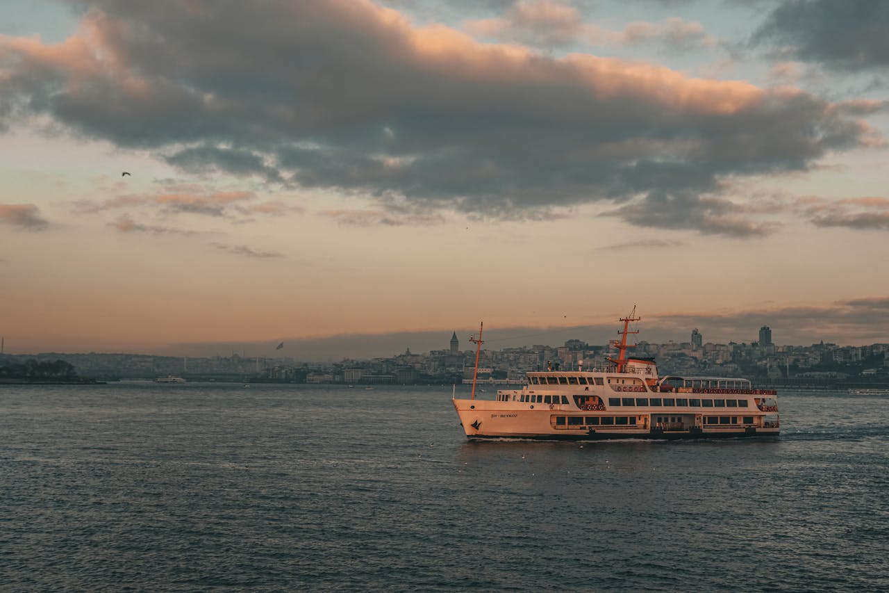 1737726184_191856-Sunset-cruise-Bali.jpg
