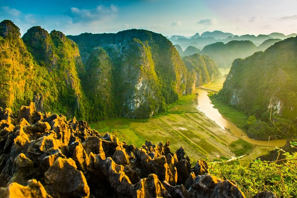 1748947728_147783-Vietnam-5.webp