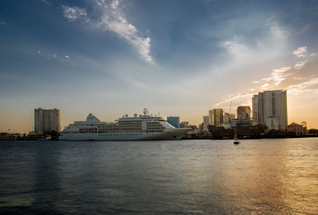 5 Nights 6 Days Singapore to Hong Kong Aboard Star Voyager Cruise